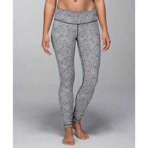 𝅺LULULEMON Wunder Under Plush Petal Deep Coal Ghost 6